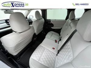 Mitsubishi Outlander 7 seats, PHEV 4WD, Low mileag - Image 4