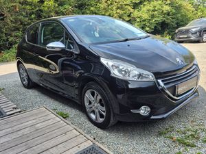 Peugeot 208 1.2 VTI Allure - Image 2