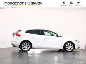 Volvo V40 2.0D AUTO INSCRIPTION *TOP SPEC* - Image 3