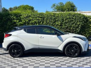 Toyota C-HR 1.8 HYBRID AUTO // 360 PARKING CAMERAS - Image 2