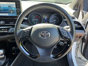 Toyota C-HR 1.8 HYBRID AUTO // 360 PARKING CAMERAS - Image 4
