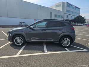 Hyundai KONA 1.0 PETROL, EXECUTIVE MODEL, LOW MILE - Image 3