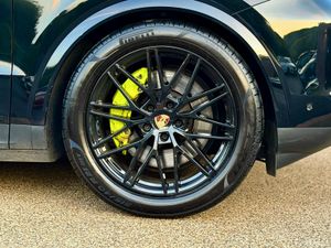 242 Porsche Cayenne 3.0 V6 Hybrid 470BHP Great spe - Image 4