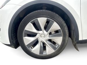 Tesla Model Y Long Range All Wheel Drive - Image 4