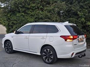 2016 OUTLANDER HYBRID AUTO NCT&TAX €10,900 - Image 4