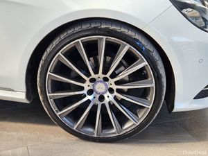15 MERCEDES BENZ E-CLASS CLASSIC - Image 4