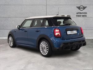 Mini Cooper 5-Door Cooper Sport - Image 2
