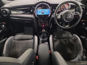 Mini Cooper 5-Door Cooper Sport - Image 4
