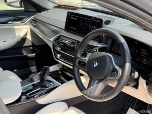 BMW 5-Series 520d M Sport Touring - Image 4