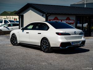 2025 - BMW  i7 - Image 2