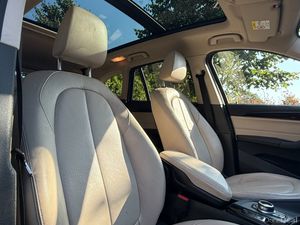 Panoramic roof. 136Km.  Automatic.  2/Yr Warranty. - Image 3