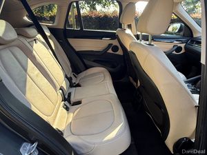 Panoramic roof. 136Km.  Automatic.  2/Yr Warranty. - Image 4