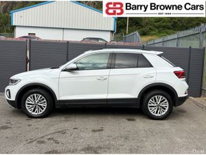Volkswagen T-Roc LIFE TSI - Image 3
