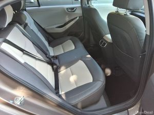 Hyundai IONIQ PREMIUM EV ** 39kW ** FULL LEATHER * - Image 4