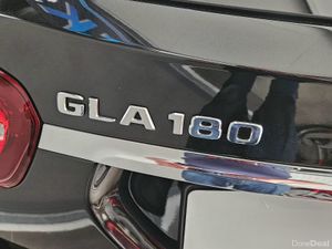 19 MERCEDES-BENZ GLA URBAN PETROL - Image 4