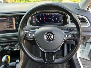 Volkswagen T-Roc DESIGN 2.0 TDI AUTO // FULL SERVI - Image 4