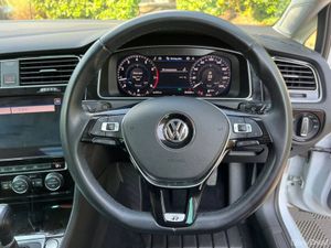 Volkswagen Golf HIGHLINE R-LINE PACK 1.4 TSI AUTO - Image 4