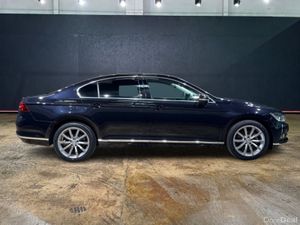 Volkswagen Passat 1.4 TSI ELEGENCE LINE - BLACK HA - Image 2