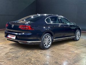 Volkswagen Passat 1.4 TSI ELEGENCE LINE - BLACK HA - Image 3