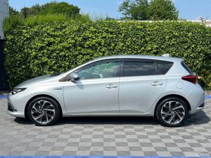 Toyota Auris 1.8 HYBRID AUTO // CRUISE CONTROL // - Image 3