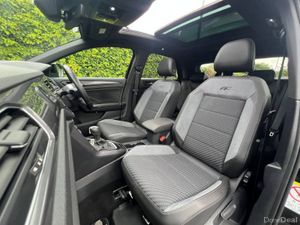 Volkswagen T-Roc R-LINE 2.0 TDI AUTO // TILT & SLI - Image 2