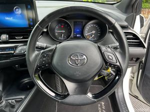 Toyota C-HR LUNA 1.2T // REVERSE CAMERA // ADAPTIV - Image 4