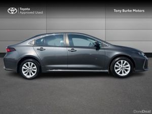 Toyota Corolla Saloon - Luna Edition - 1.8 Hybrid - Image 3