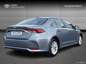 Toyota Corolla Saloon - Luna Edition - 1.8 Hybrid - Image 2