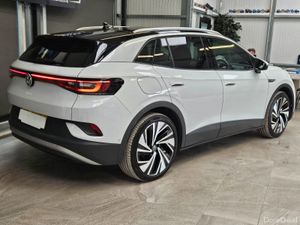 23 VOLKSWAGEN I.D 4 LIFE 77 kWh 174bhp - Image 4