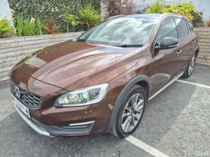 Volvo V60 2.0 D4 / SE CROSS COUNTRY / HIGH SPEC / - Image 3