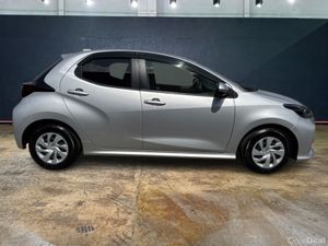 Toyota Yaris 1.5 HYBRID AUTOMATIC - CRUISE CONTROL - Image 2