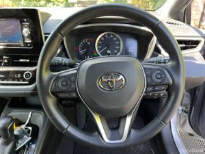 Toyota Corolla SPORT 1.8 HYBRID AUTO // DUAL ZONE - Image 4