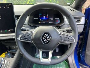 Renault Captur 1.3 TCE HYBRID AUTO ** DELIVERY MIL - Image 4