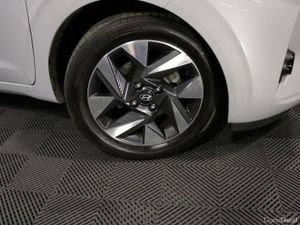 Hyundai i10 DELUXE PLUS 1.0L PETROL HATCHBACK - Image 3