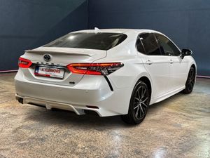 Toyota Camry 2.5 HYBRID AUTOMATIC - BLACK HALF LEA - Image 3