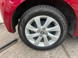 Toyota Yaris 5BA-MXPA10 5DRS - Image 2