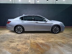 Honda Accord 2.0 HYBRID AUTOMATIC - FACTORY ALLOYS - Image 2