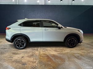 Honda Vezel 1.5 HYBRID AUTOMATIC - NEW MODEL - FAC - Image 2