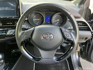 Toyota C-HR 1.8 HYBRID AUTO // DIAMOND CUT ALLOYS - Image 4