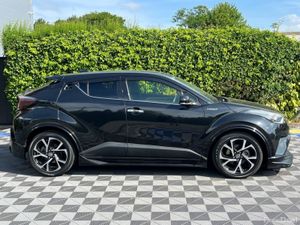 Toyota C-HR 1.8 HYBRID AUTO // DIAMOND CUT ALLOYS - Image 2