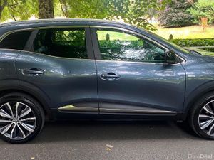 Renault Kadjar Auto Deluxe Edition with Sunroof - Image 2