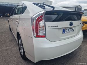 Toyota Prius 2015 self charging hybrid - Image 3