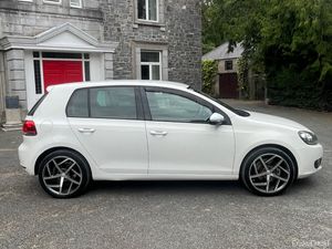 Volkswagen Golf 1.2 TSI CarPlay Trendline - Image 2
