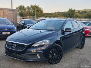 Volvo V40 2.0L Diesel D4 - Automatic - Low mileage - Image 3