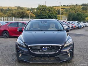 Volvo V40 2.0L Diesel D4 - Automatic - Low mileage - Image 2