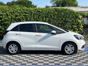Honda Fit 1.5 HYBRID AUTO // VERY LOW MILEAGE // R - Image 2