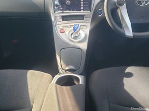 Toyota Prius 2015 - Image 2