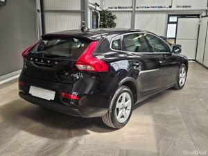 16 VOLVO V40 D2 2.0 DIESEL SE EDITION - Image 2