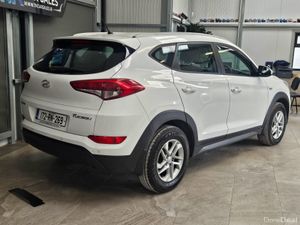 17 HYUNDAI TUCSON 1.7 DIESEL COMFORT EDITION - Image 3