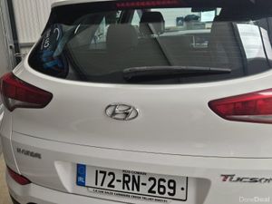 17 HYUNDAI TUCSON 1.7 DIESEL COMFORT EDITION - Image 4